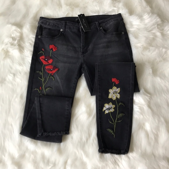 Romeo & Juliet Floral Embroidered Jeans - Picture 2 of 6